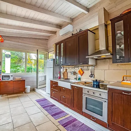 דירה Civico With Shared Pool And Garden קרפיניאנו סלינטינו