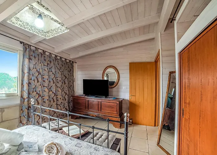 Civico With Shared Pool And Garden * קרפיניאנו סלינטינו