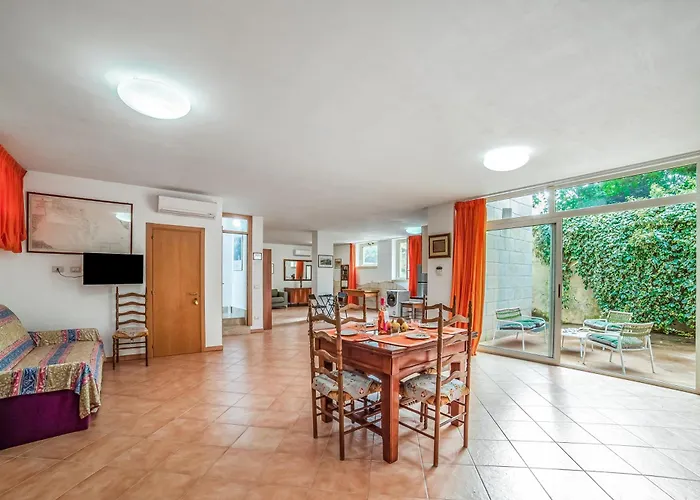 דירה Civico With Shared Pool And Garden *