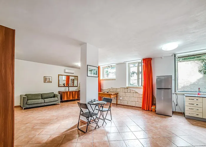 דירה Civico With Shared Pool And Garden