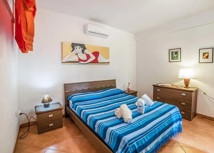 Civico With Shared Pool And Garden דירה