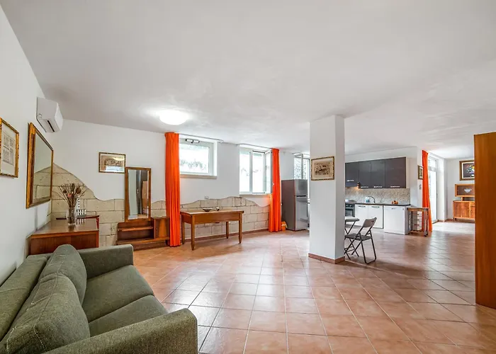 Civico With Shared Pool And Garden