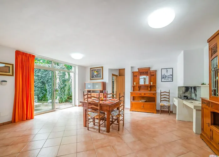 Civico With Shared Pool And Garden