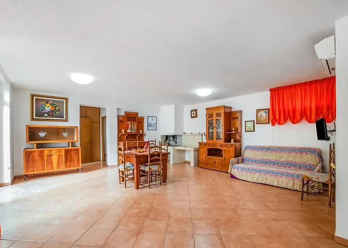 דירה Civico With Shared Pool And Garden *