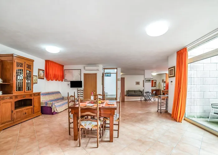 Civico With Shared Pool And Garden דירה *