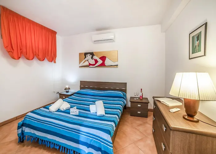 Civico With Shared Pool And Garden דירה *