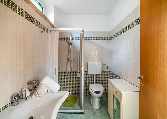 דירה Civico With Shared Pool And Garden